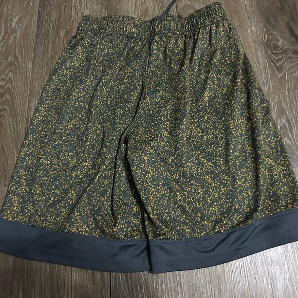 Under Armour Boys XL Orange & Gray Athletic Shorts EUC Sporty Fit - Picture 3 of 3